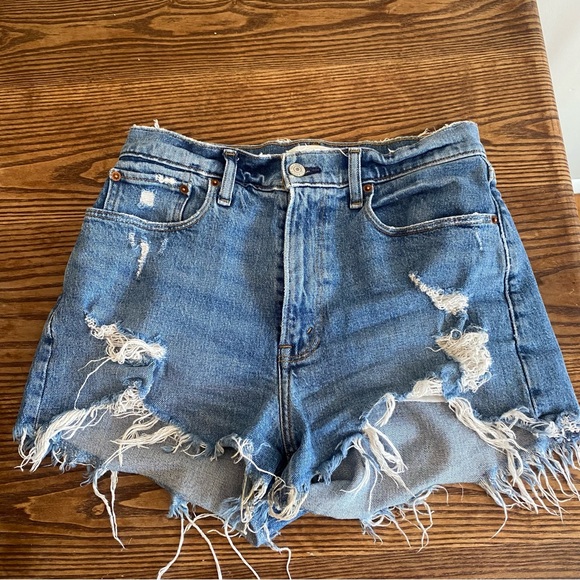 Abercrombie and Fitch mom short - Picture 4 of 7